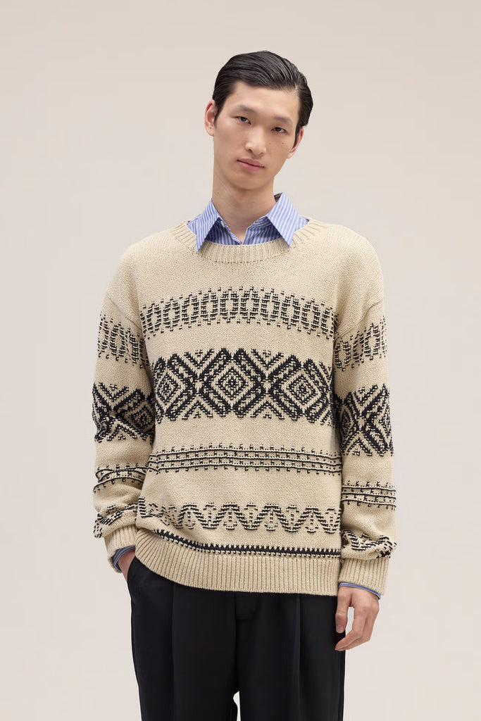 SWEATSHIRTS & SWEATERS