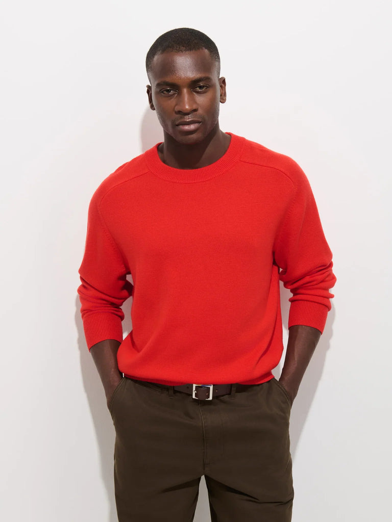 SWEATERS & SWEATSHIRTS