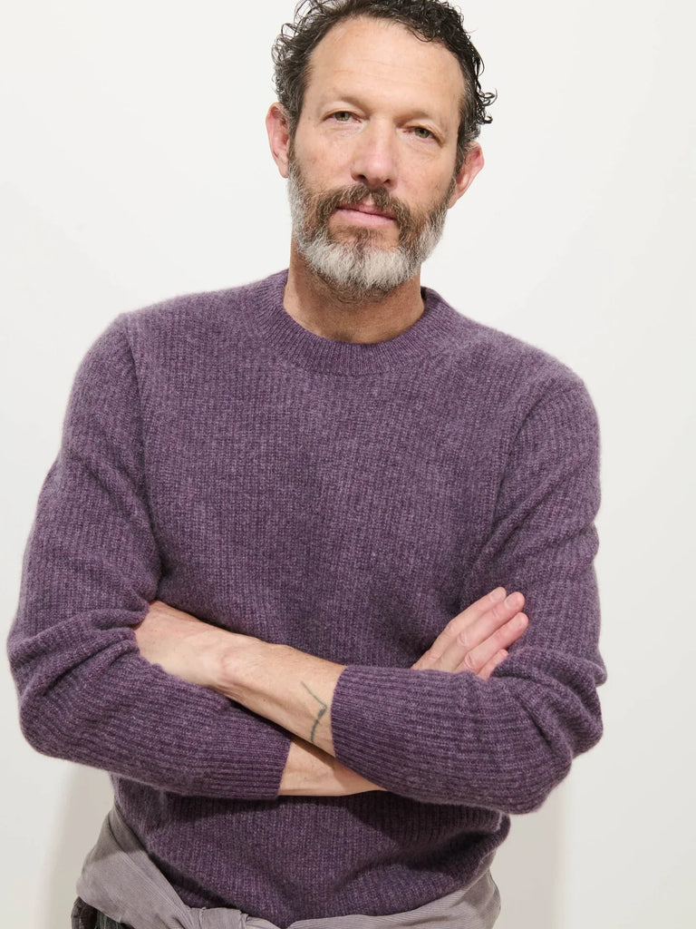 SWEATSHIRTS & SWEATERS